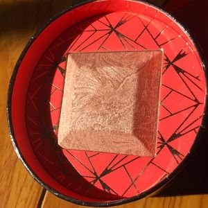 NEW JUVIAS PLACE HIGHLIGHTER ROSEGOLD!